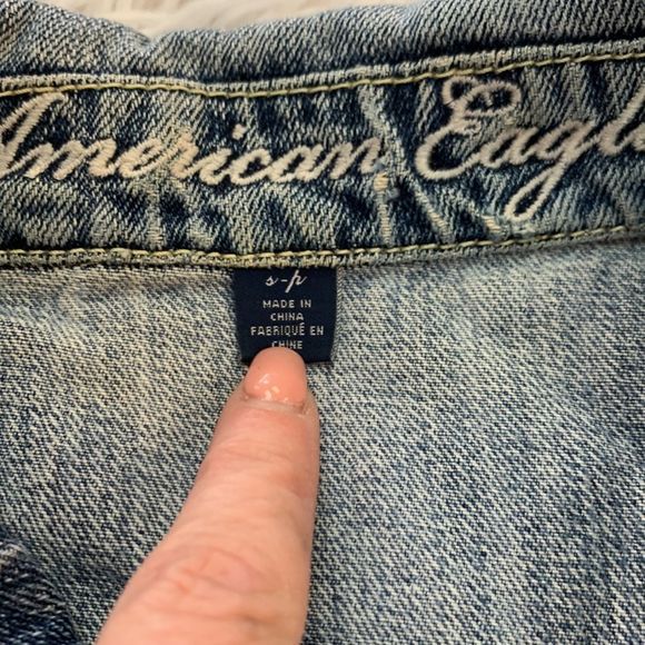 American Eagle Distressed Jean Vest - Picture 7 of 12